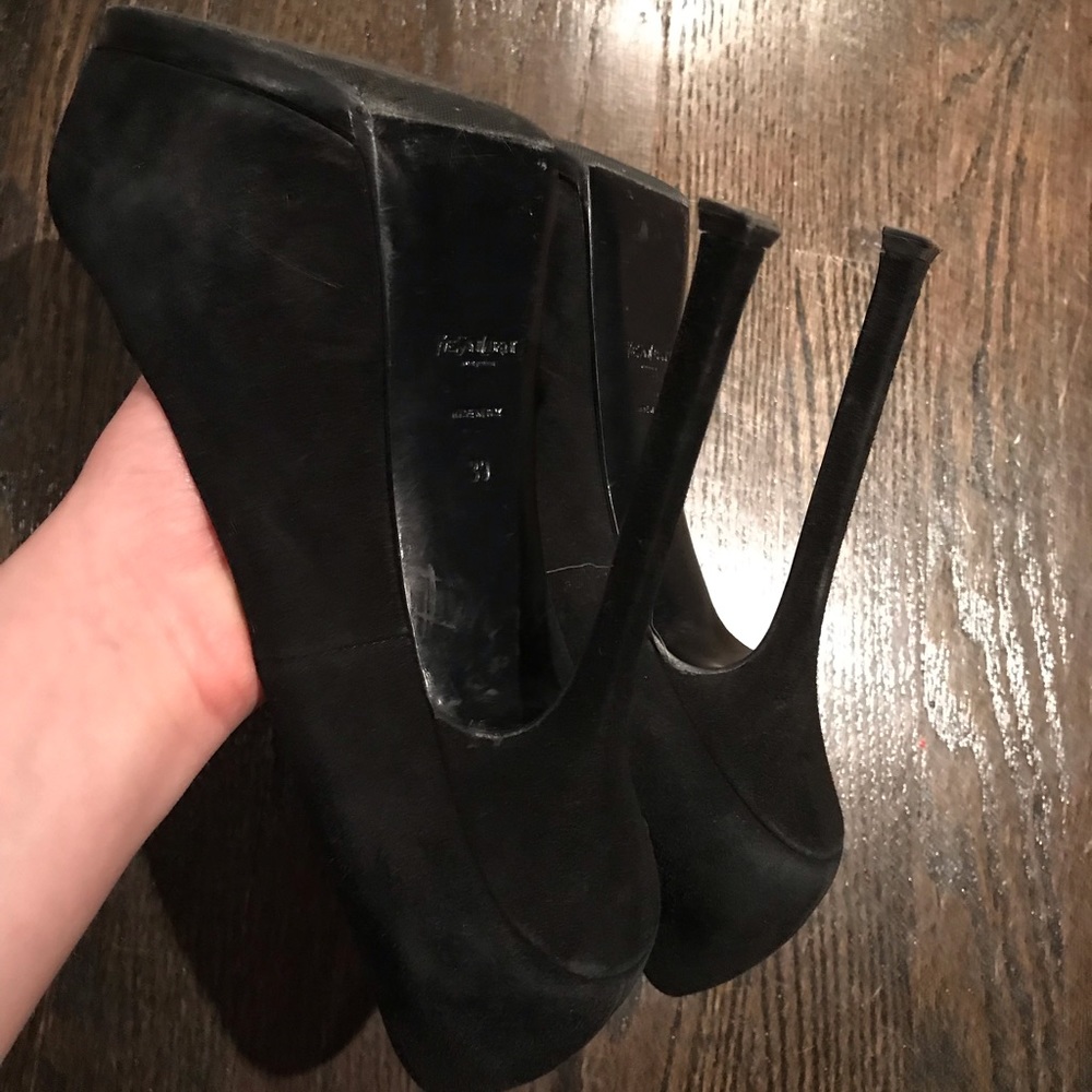 Yves Saint Laurent Classic Black Pump sz 8.5 - Picture 3 of 3